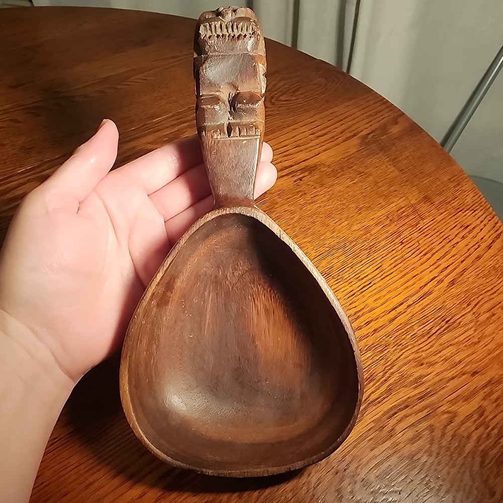 Royal Acacia Handcrafted in the Philippines Bowl Tiki Carved Handle 10"